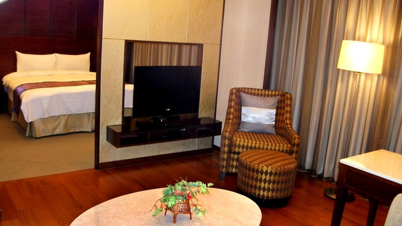 Elite Hotel 頭フン市 エクステリア 写真
